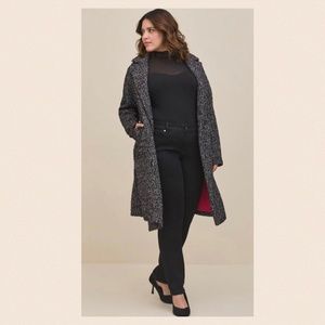 Trendy overcoat with pink lining